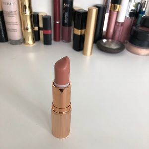 Charlotte Tilbury Lipstick in Penelope Pink